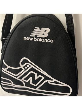 New Balance small insulated shoulder shoulder bag